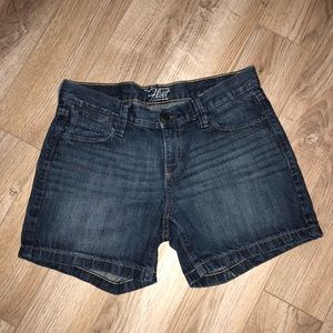 🎉Old Navy Flirt Jeans Shorts Sz 2 Like New